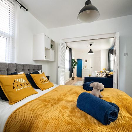 Seaside Retreat: Luxury 1-Bed, Free Parking Leilighet Portsmouth Eksteriør bilde