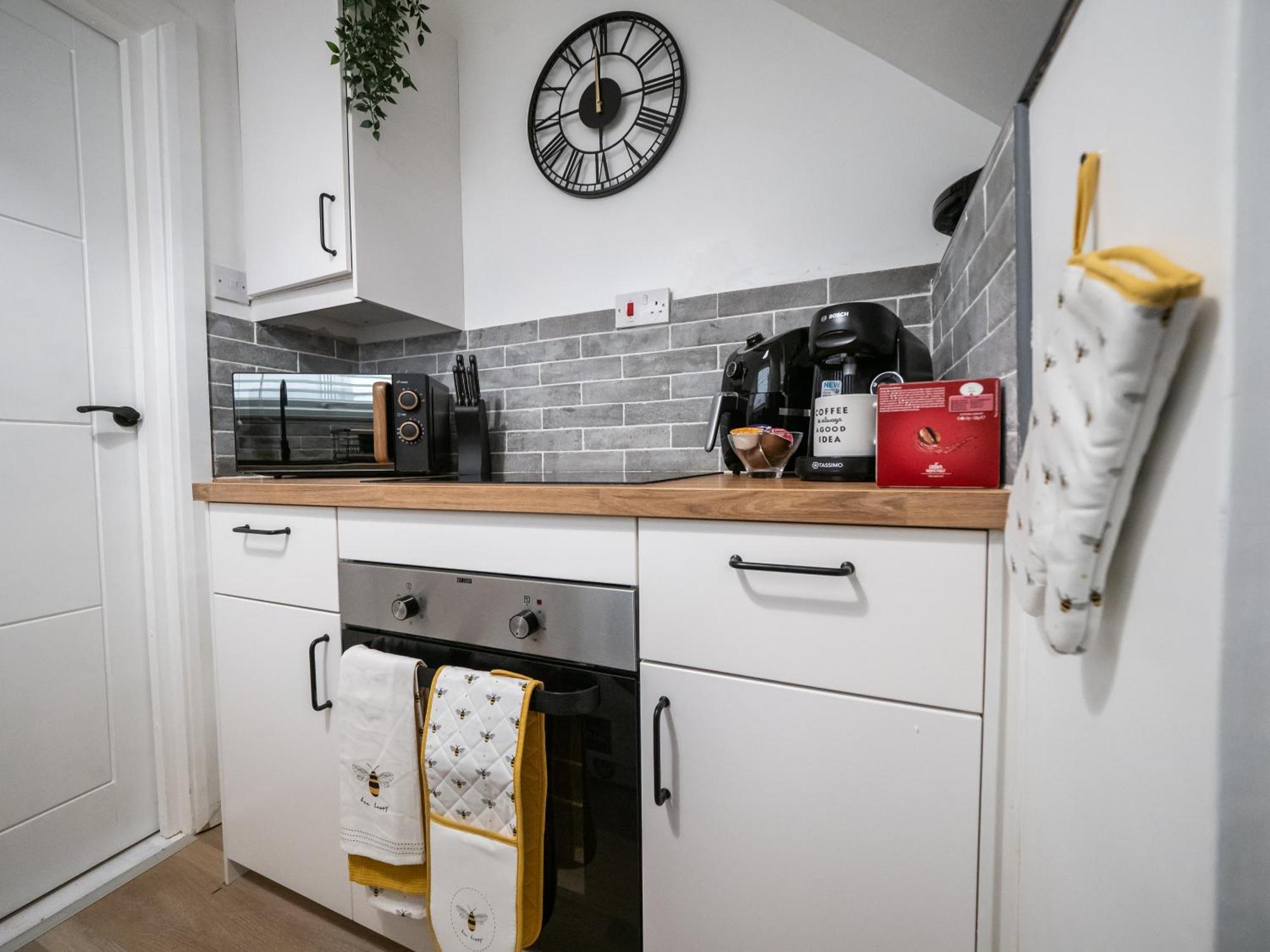 Seaside Retreat: Luxury 1-Bed, Free Parking Leilighet Portsmouth Eksteriør bilde