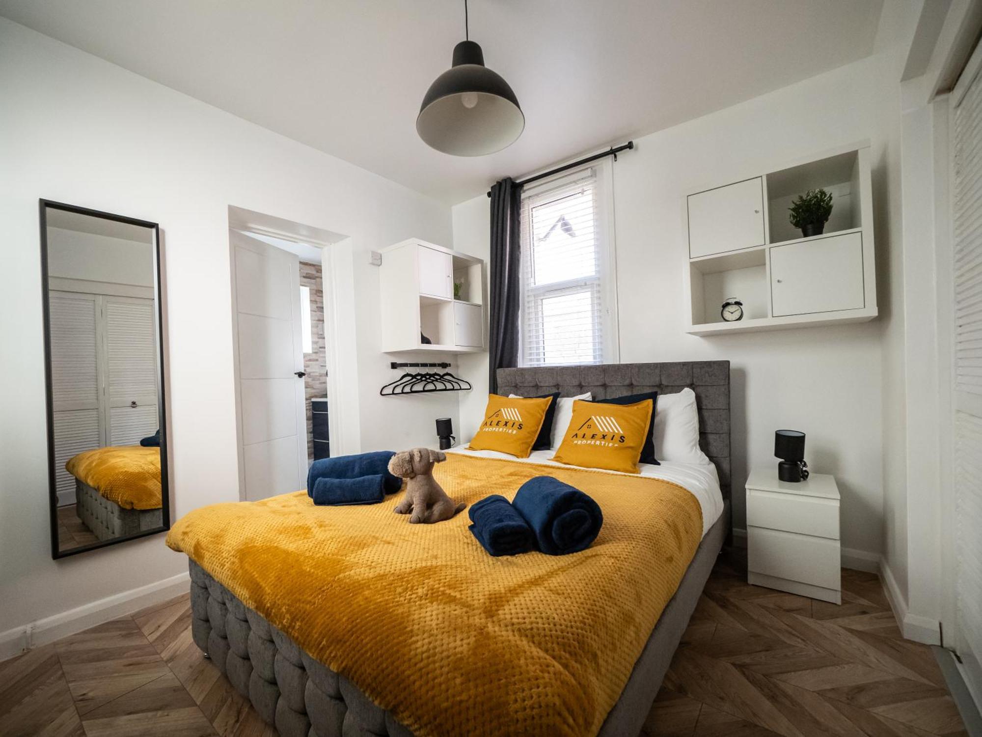 Seaside Retreat: Luxury 1-Bed, Free Parking Leilighet Portsmouth Eksteriør bilde