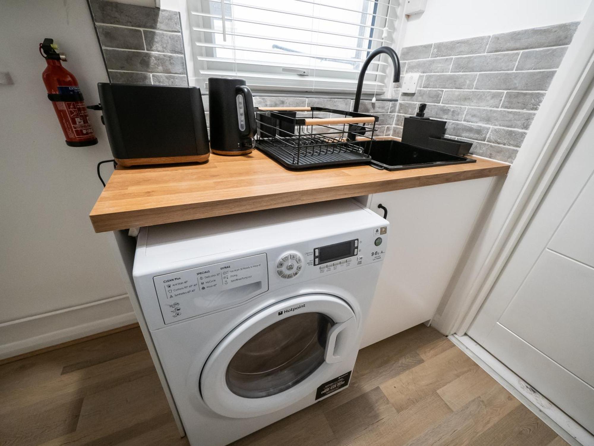 Seaside Retreat: Luxury 1-Bed, Free Parking Leilighet Portsmouth Eksteriør bilde