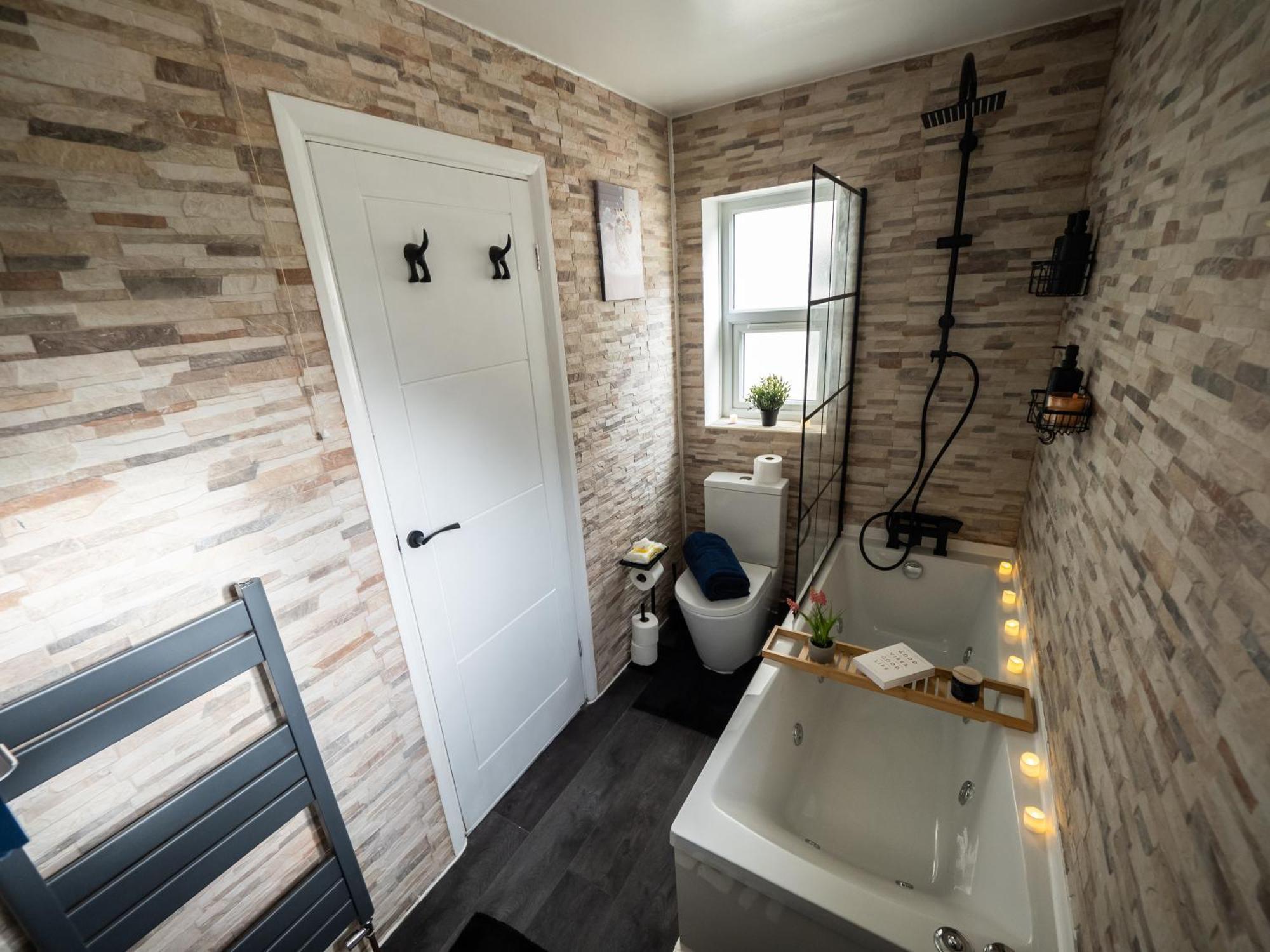 Seaside Retreat: Luxury 1-Bed, Free Parking Leilighet Portsmouth Eksteriør bilde