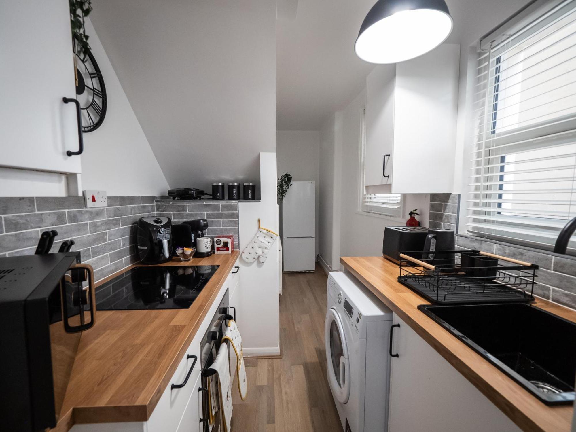 Seaside Retreat: Luxury 1-Bed, Free Parking Leilighet Portsmouth Eksteriør bilde
